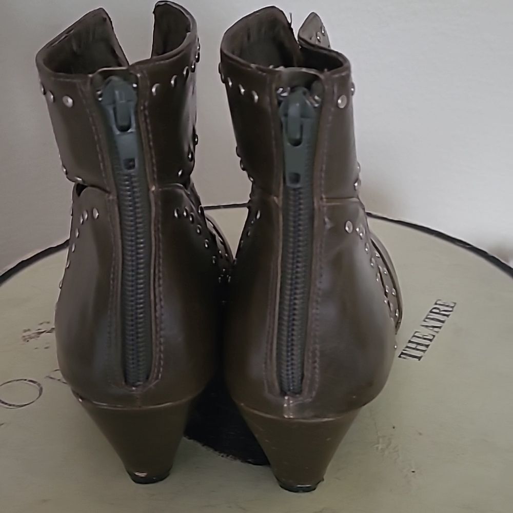 Vegan Leather cut out ankel boots - Picture 9 of 13